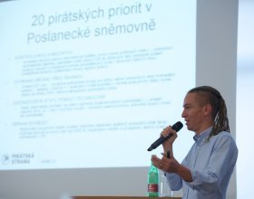 Ivan Bartoš- předseda České pirátské strany (84)